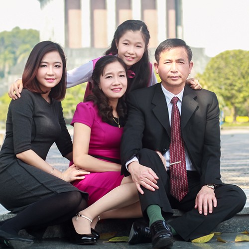 CHỤP ẢNH GIA ĐÌNH - Ảnh 1